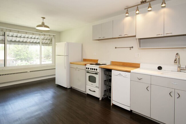 Photo - Bright and Cozy 1BD, 1BA Condo in Heart of West Highlands Unidad #27