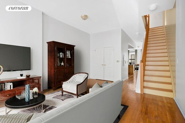 Photo - 489 Manhattan Ave