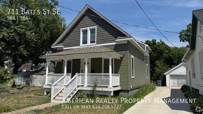 Building Photo - 711 Bates St SE Rental