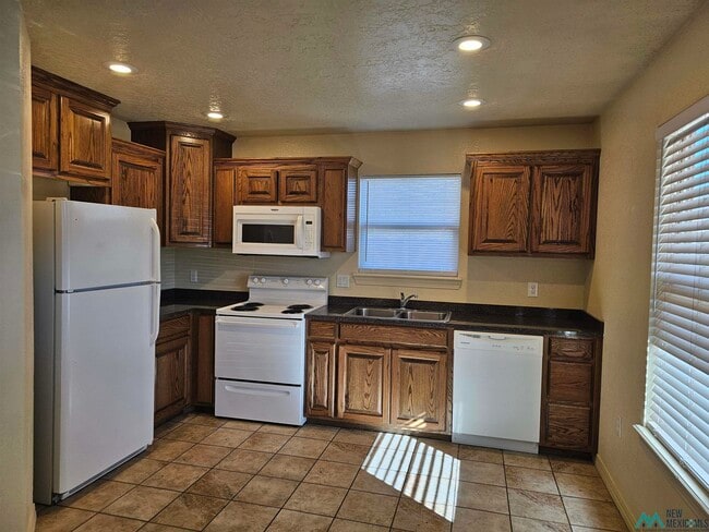 Photo - 141 Townsgate Plaza