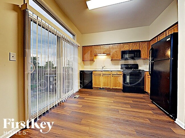 Photo - 674 Edward Dr