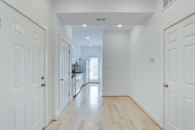 Photo - 851 19th St NE Unidad #3