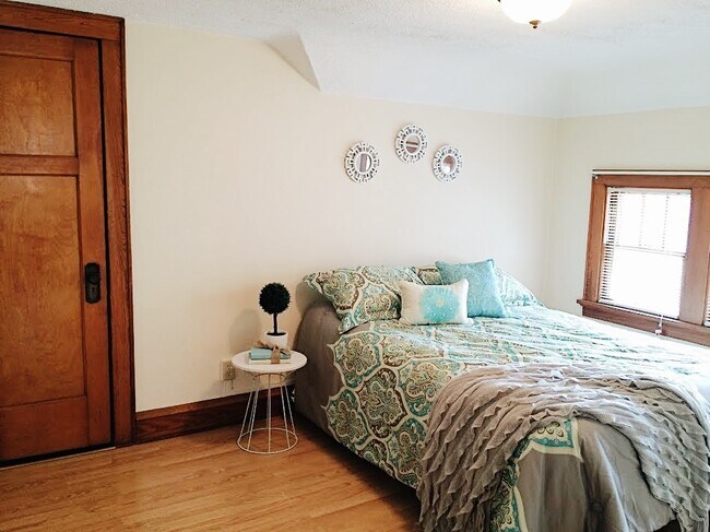 Photo - Beautiful 1 bedroom unit in West Milwaukee! Unit B