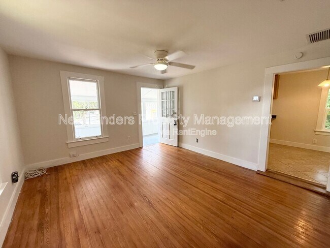 Photo - 2145 Oak St Apartamento