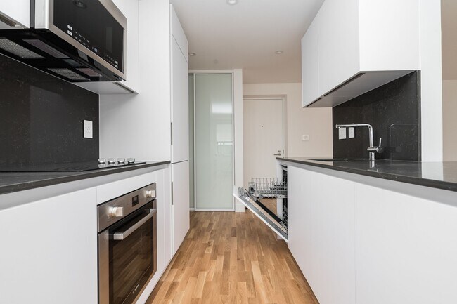 Building Photo - 25 Eccleston Dr Unit 402