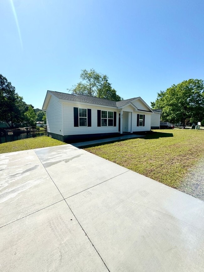 Photo - BEAUTIFUL pond front home! All the details make this a showstopper.! Fenced Yard!!