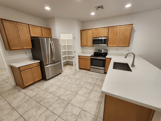 Building Photo - 8948 W Colter St Rental
