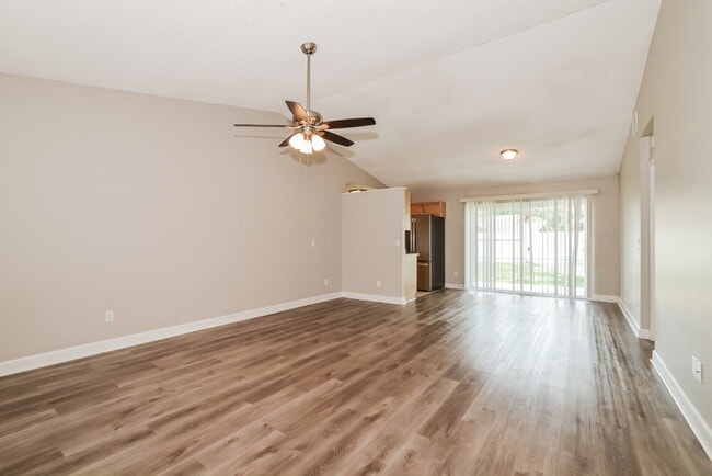 Photo - 426 Iowa Woods Cir E