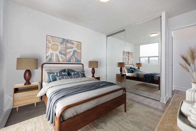 Photo - 3122 Hurontario St