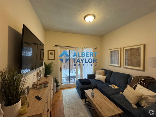 Building Photo - 58 Medford St Unit 1 Rental
