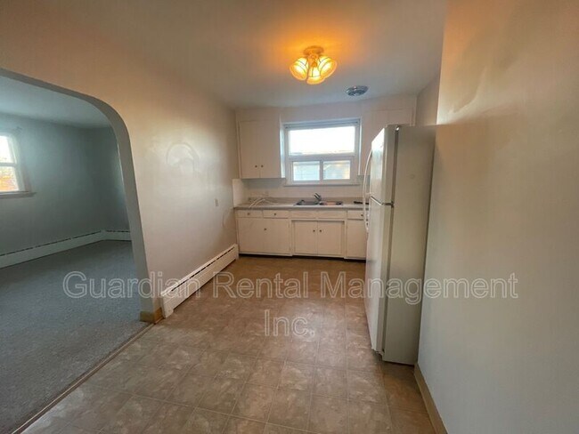 Photo - 2016 Walsh St E Unit Apt 1