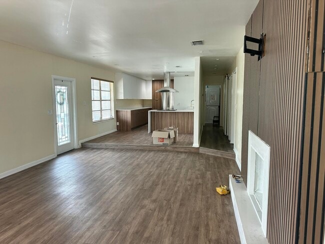 Photo - 913 N B St