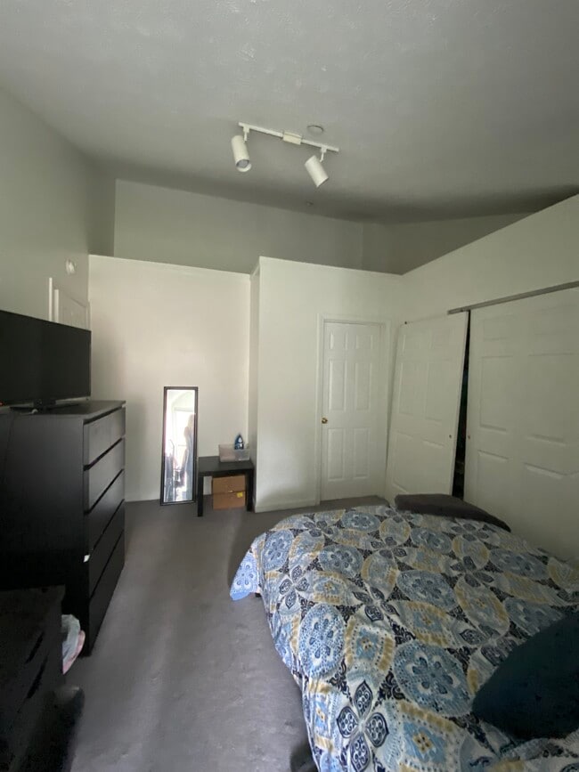 Unit D 3rd Bedroom W/ Private Bathroom