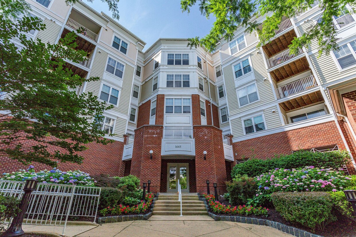 Ideally located near the Metro and Tysons ... - Ideally located near the Metro and Tysons ...