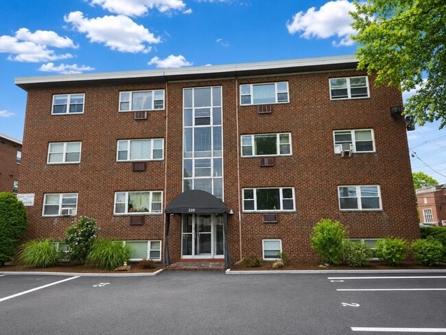 Photo - 225 Baker St Unidad 44