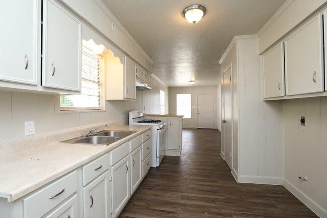 Photo - Historic Row House District – Move-In Special! Only $497 Deposit (with fully qualified applicatio...