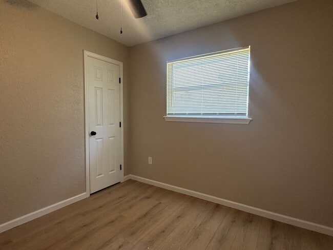 Photo - 2420 NW 41st St