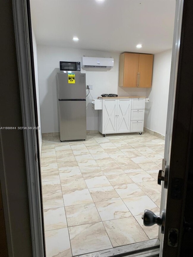 Photo - 20811 NW Miami Pl Unidad B