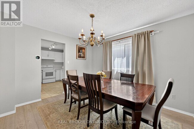 Photo - 1895 Applewood Ave