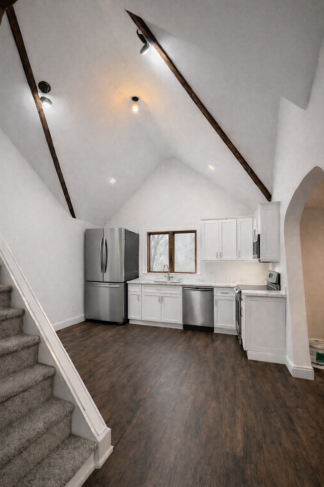 Building Photo - Church St