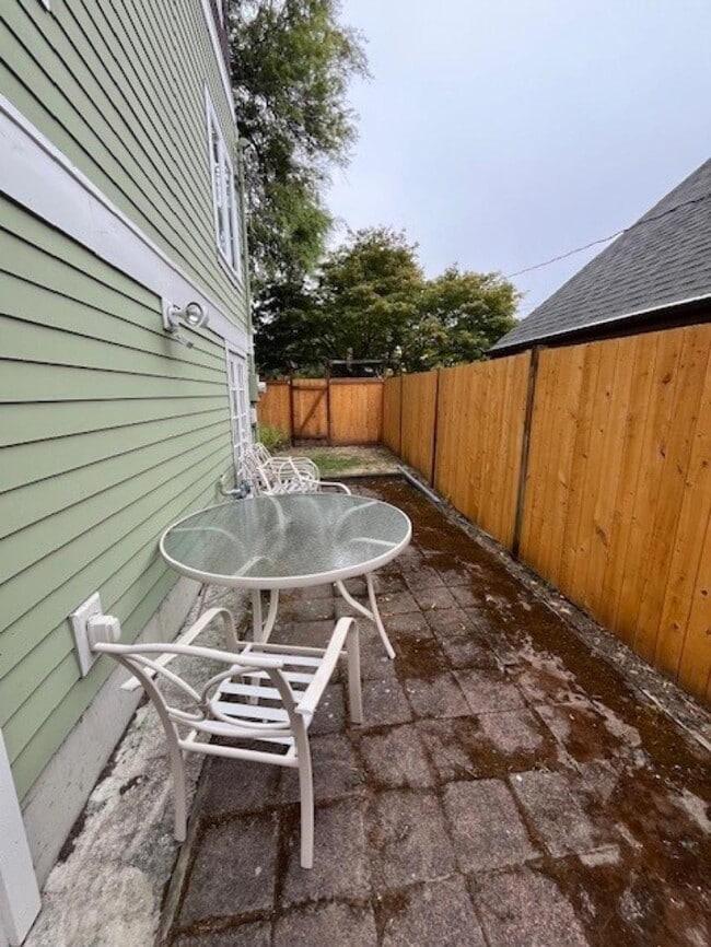 Photo - 4 bedroom in Seattle WA 98103