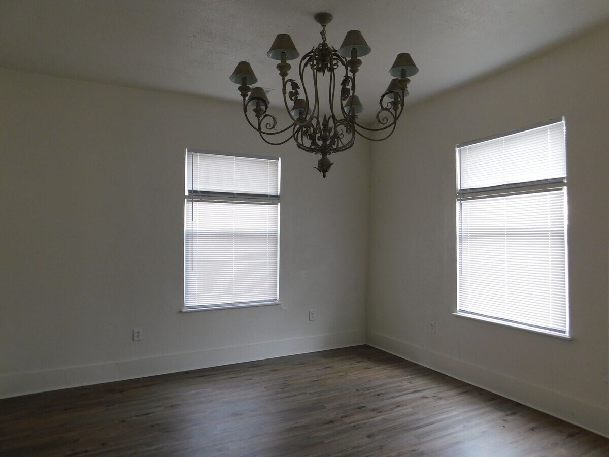 Photo - Charming 3 Bed 2 House