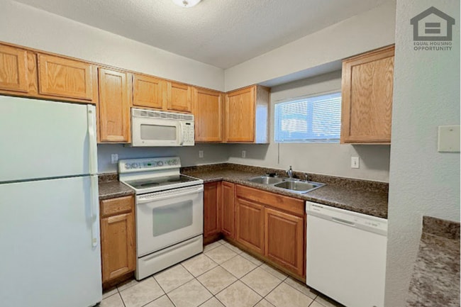 Building Photo - 1765 E Pepper Cir Unit 1765#2-1