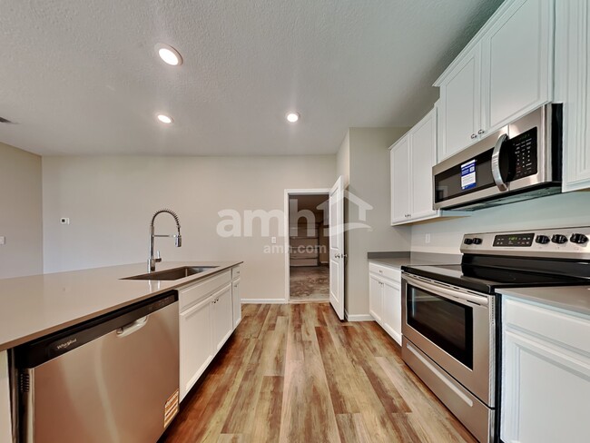 Photo - 219 Hemlock Pt