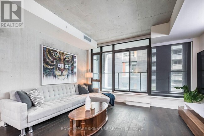 Photo - 111 Bathurst St Unit 318