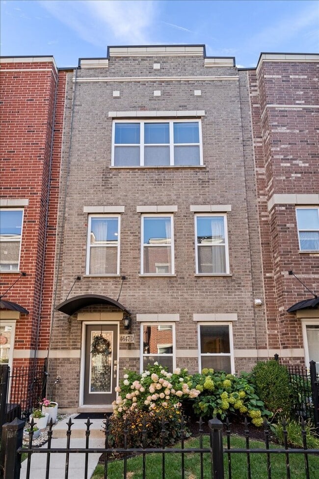 Building Photo - 4647 S Lake Park Ave Rental