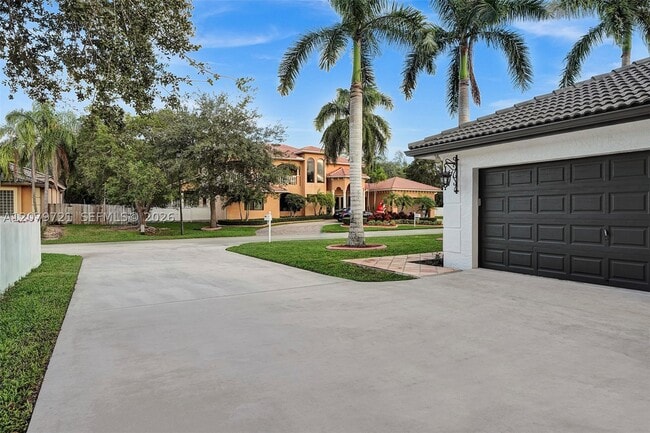 18440 SW 77th Ct