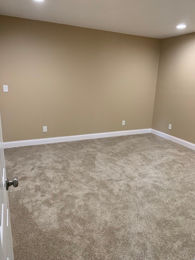 Photo - 216 Weiskopf Way