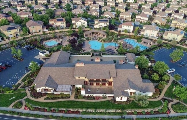 Photo - 800 Valencia Ct