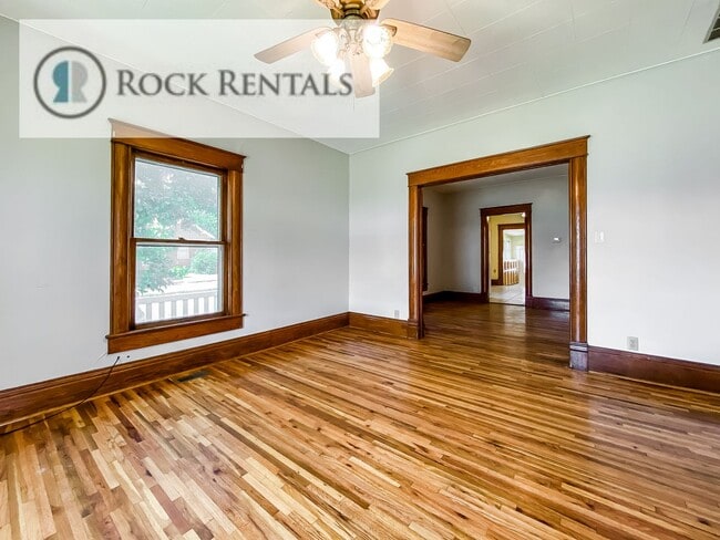 Photo - 3 Bed 1.5 Bath House with Fenced Yard