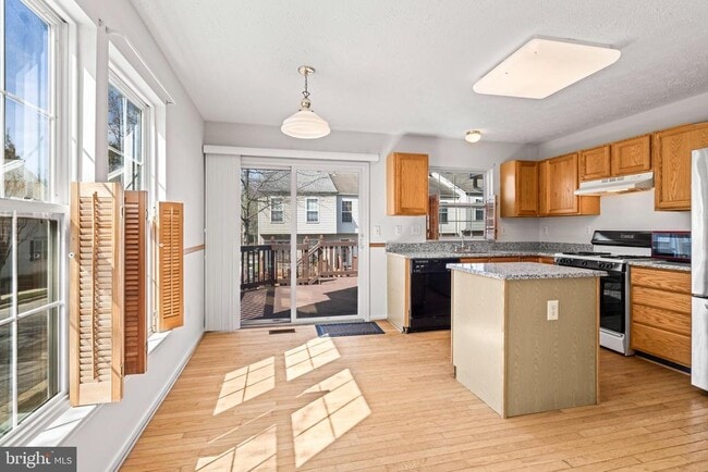 Photo - 8224 Spadderdock Way