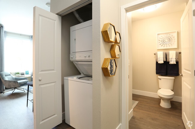 Studio, 1 BA - 413 SF