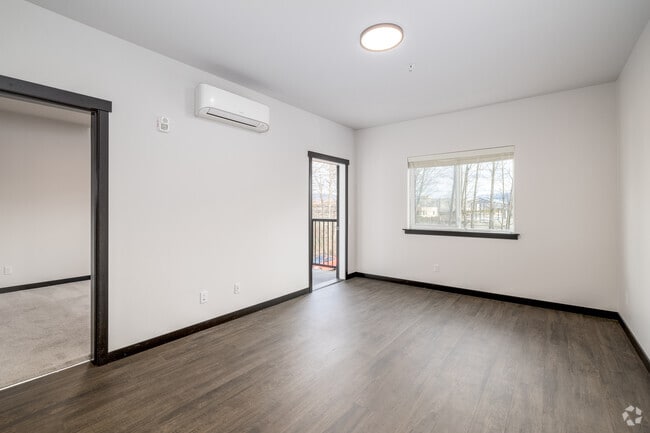 2BR, 1BA - 820SF