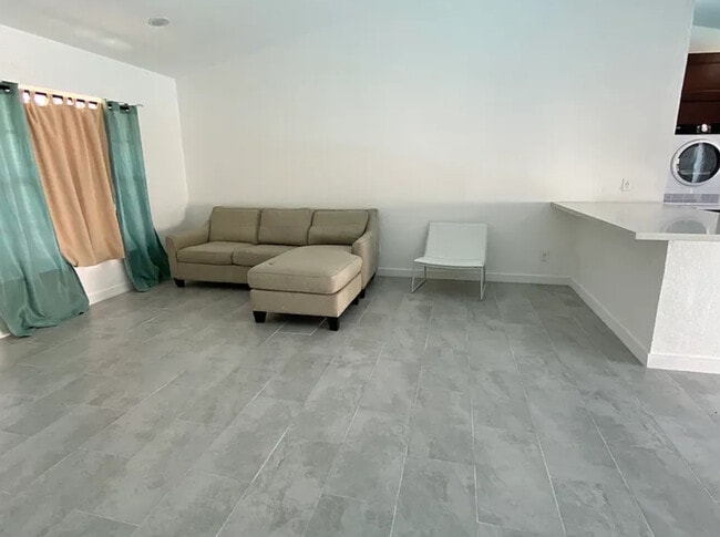 Photo - 104 NE 15th Pl