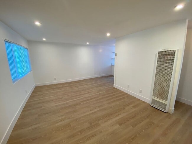Building Photo - 3900 1st St Rental