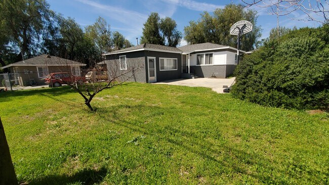 Photo - 15401 Roxford St