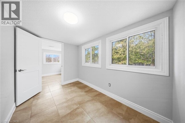 Photo - 75 Robinson Rd