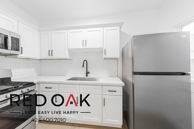 Photo - 816 S Park View St Unidad 104