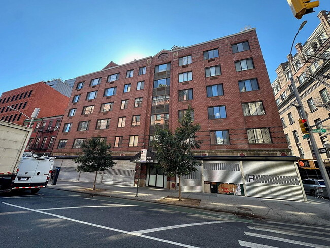 Building Photo - 173 Grand St