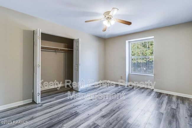 Photo - 211 Versailles Blvd