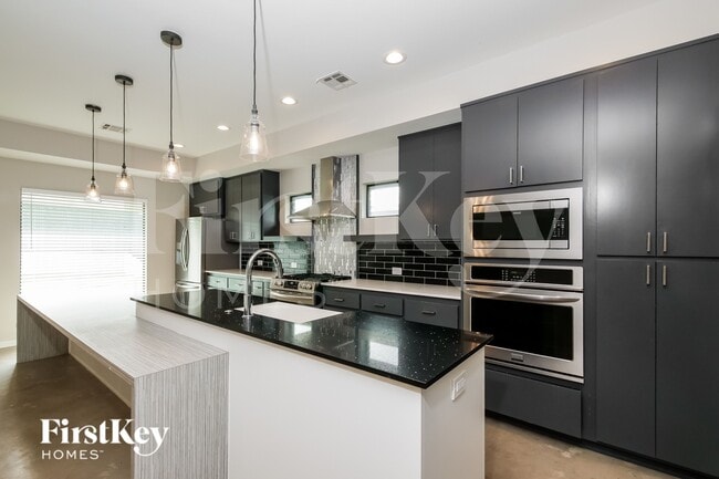 Photo - 15940 Aparados Wy