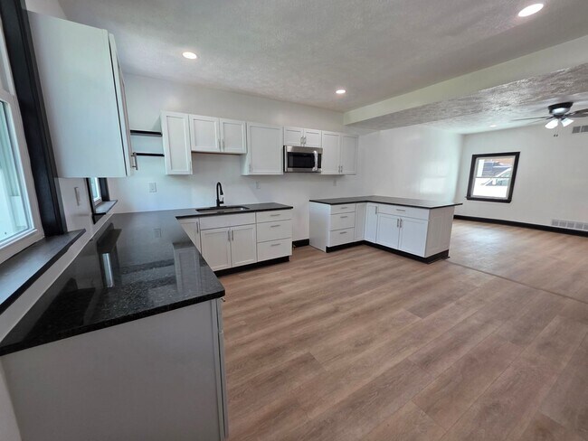 Photo - Fully Remodeled 3 bedroom 1 bathroom House for Rent in the South Side !
