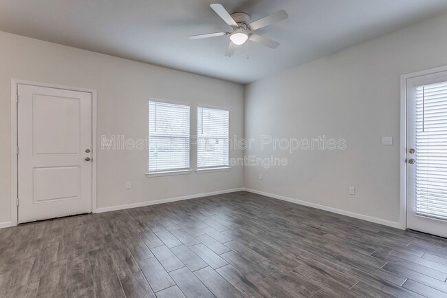 Photo - 2405 N Hickory St