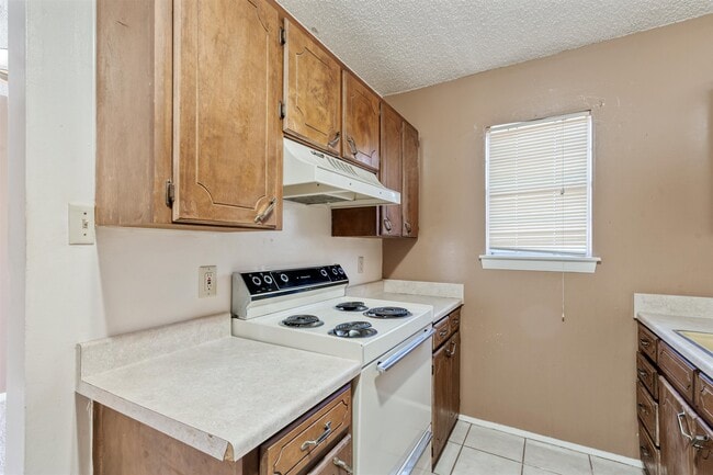 Photo - 221 Mary Lou Dr