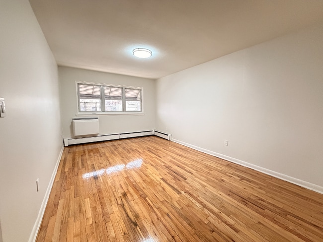 Photo - 1902 Barnes Ave Unidad 3