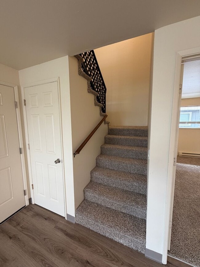 Photo - (526) Halpert Duplexes - 4 Bedroom / 2 Bathroom Unit 1427